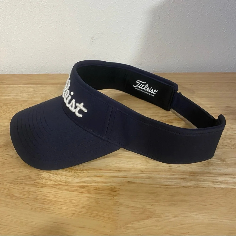 Titleist embroidered navy blue golf visor Widgi Creek - Picture 2 of 5